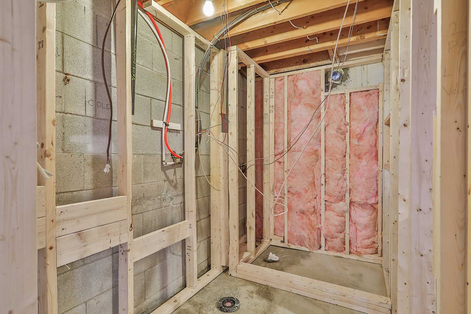 103-Cassandra-Blvd-bathroom-1