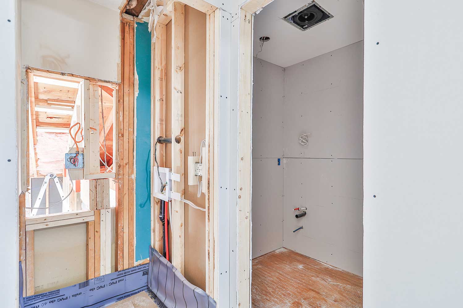 103-Cassandra-Blvd-bathroom-2