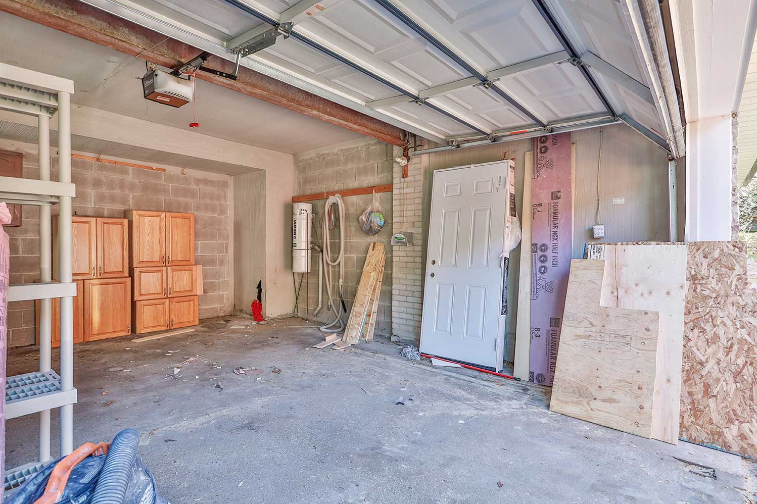 103-Cassandra-Blvd-garage