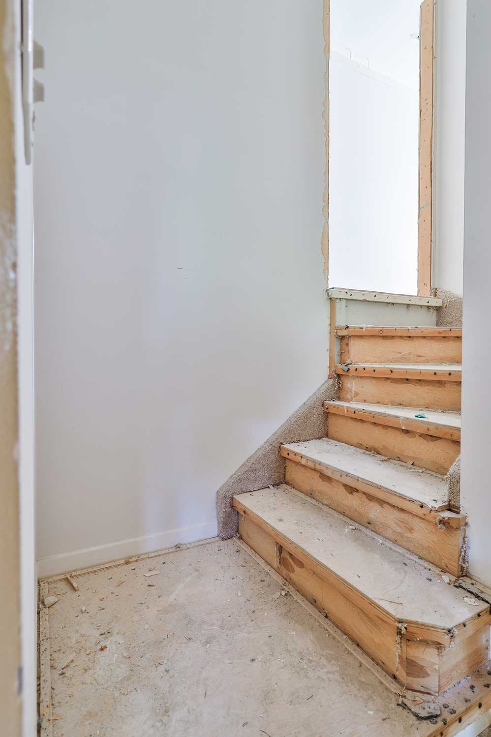 103-Cassandra-Blvd-stairs