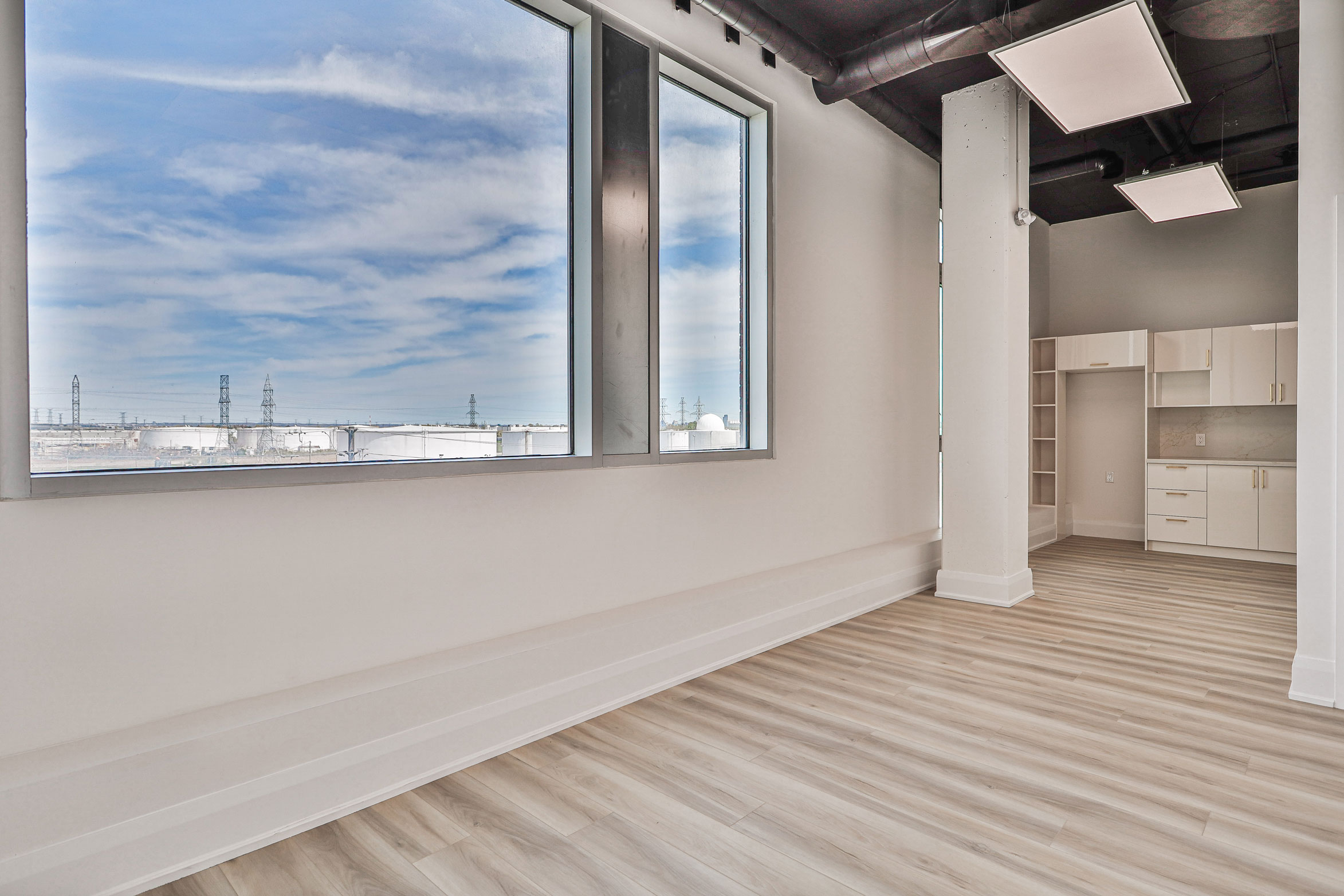 1275 finch avenue west - Kitchen and staff room - 3
