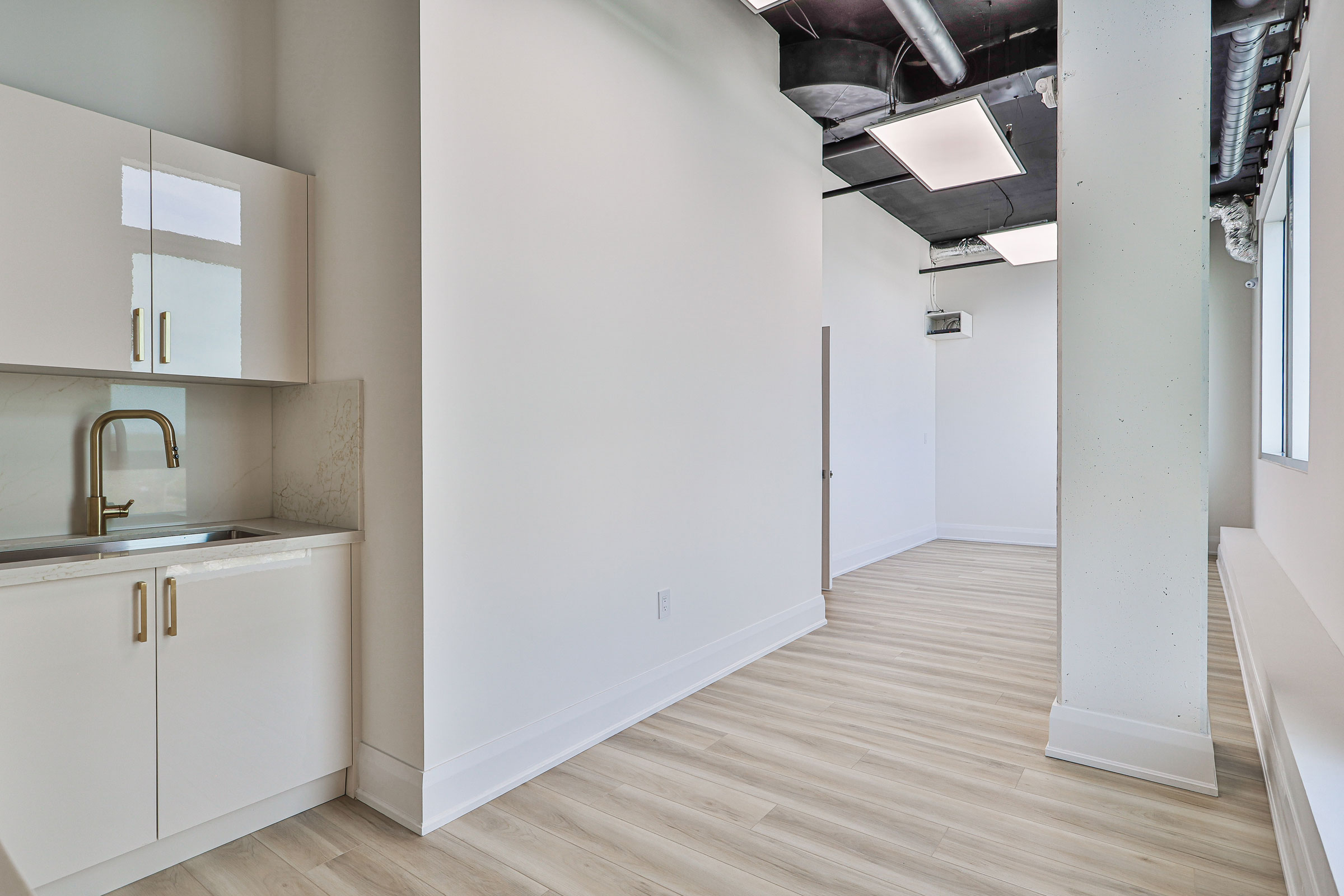 1275 finch avenue west - Kitchen and staff room - 8